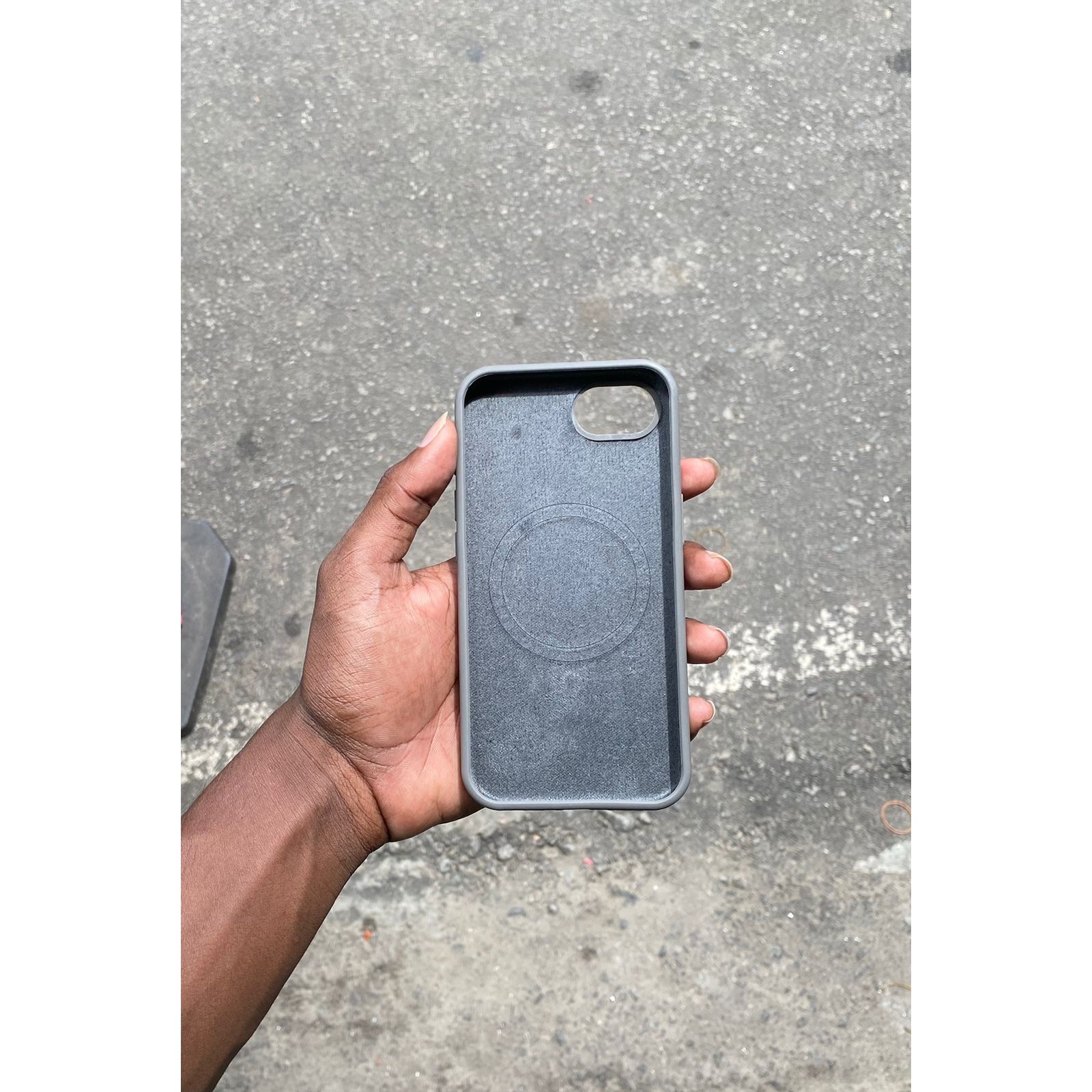 Apple MagSafe Silicon Cover — iPhone 16E - Image 3